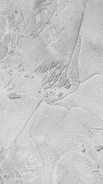 Detaylı gri desenli sert beton duvar dokusu. Mimari tasarımlar, kentsel kavramlar ve yaratıcı altyapılar için ideal..