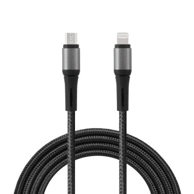 Aydınlatma ve mikro USB bağlantıları ile yakın plan beyaz izole edilmiş arkaplanda şarj ve senkronizasyon için siyah kablo