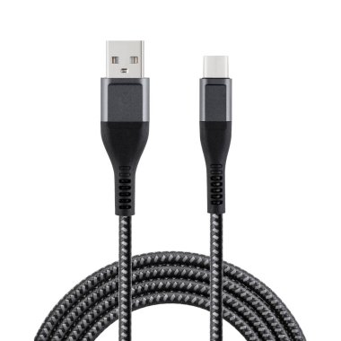 Beyaz izole edilmiş arkaplanda C tipi ve USB bağlantıları ile şarj ve senkronizasyon için siyah kablo