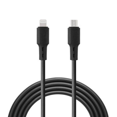 Aydınlatma ve mikro USB bağlantıları ile yakın plan beyaz izole edilmiş arkaplanda şarj ve senkronizasyon için siyah kablo