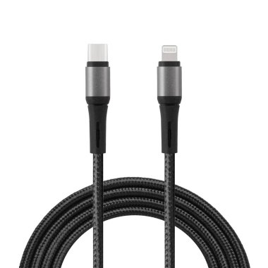 Beyaz izole edilmiş arkaplanda C tipi ve Şimşek konnektörleri ile şarj ve senkronizasyon için siyah kablo