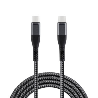 Beyaz izole edilmiş arkaplanda C tipi ve C tipi konnektörlerle şarj ve senkronizasyon için siyah kablo