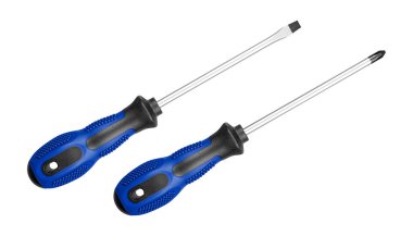 İki tornavida, düz ve Phillips, tamir ve bakım işleri için mükemmeller. Ergonomik sapları, izole edilmiş beyaz arka planda uzun süre mavi kullanım sırasında konfor sağlar.