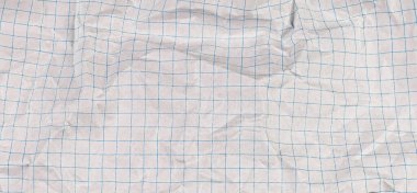 Beyaz arka planda noktalı çizgileri olan buruşuk kareli bir kağıt çalışma araçlarına uyuyor. Dokulu ızgarası matematiği veya geri dönüşüm derslerini etkili bir şekilde destekler.