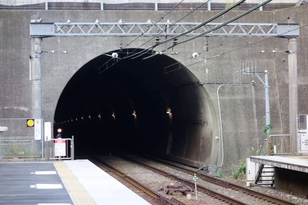 Dworzec Kolejowy Mieście Wzorzec Tunelu Prowadzący Peron — Zdjęcie stockowe