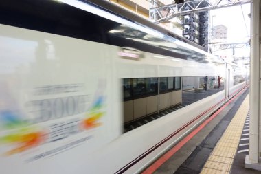 7 Kasım 2018: Platformda yüksek hızda çalışan sınırlı ekspres tren tasarımı