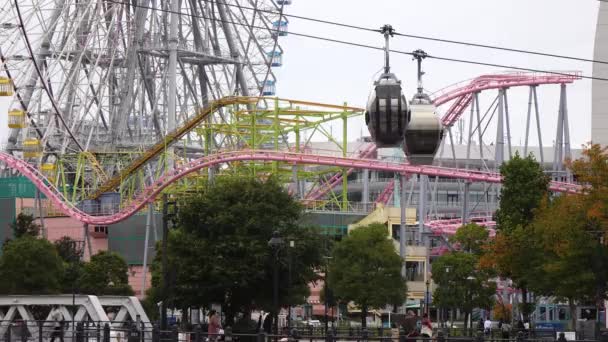 Roller Coasters Rotating Ferris Wheels Gondolas Gulf Redevelopment Area Yokohama — Vídeo de stock