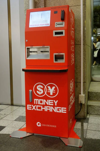 June 2019 Tokyo Japan Red Currency Exchange Box Street City 로열티 프리 스톡 이미지