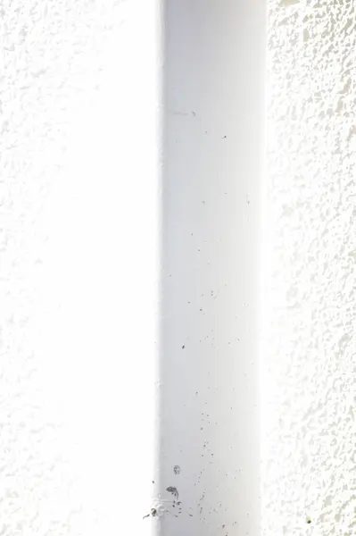 Gouttière Blanche Attente Fenêtre Mur Extérieur Sont Éblouissants — Photo