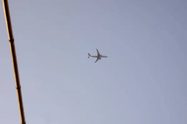 Menatap Pemandangan Jauh Dari Pesawat Jet Terbang Atas — Stok Foto