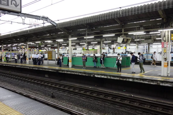 Tóquio Japão Outubro 2019 Pessoas Plataforma Escadas Rolantes Etc Estação — Fotografia de Stock