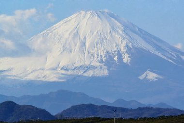 Kanagawa Bölgesi, Japonya. Dağın manzarası. Fuji kışın, Shonan kıyısından Japonya 'yı temsil eden dünyaca ünlü dağ..