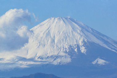 Kanagawa Bölgesi, Japonya. Dağın manzarası. Fuji kışın, Shonan kıyısından Japonya 'yı temsil eden dünyaca ünlü dağ..                               