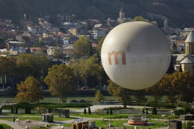 11 / 06 / 2023, Georgia Tiflis Gürcistan, Tiflis halat mekanik balonu, balon operasyonu park yönetimi                               