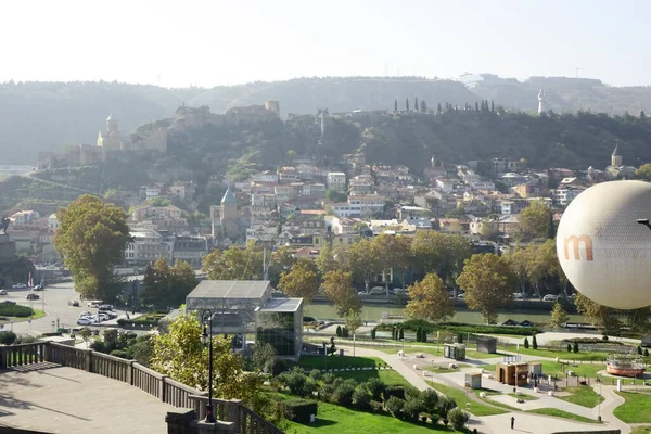 11 / 06 / 2023, Georgia Tiflis Gürcistan, Tiflis halat mekanik balonu, balon operasyonu park yönetimi                               