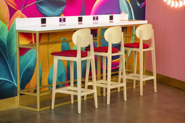 Renkli renk düzenine sahip stand koltukları aç                               