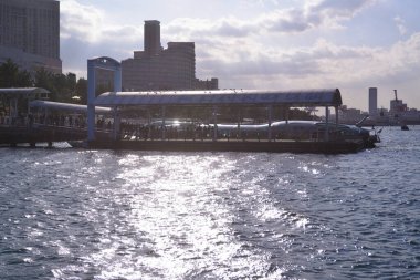 31 Aralık 2023, Tokyo Japonya, Odaiba Sahil Parkı gezi teknesi terminali.