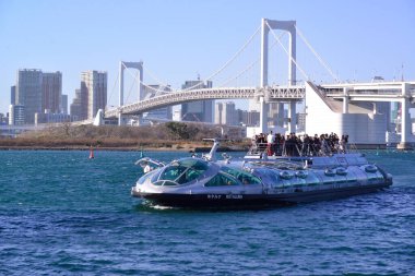 31 Aralık 2023, Tokyo Japonya, Odaiba Sahil Parkı gezi teknesi terminali.