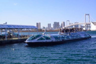 31 Aralık 2023, Tokyo Japonya, Odaiba Sahil Parkı gezi teknesi terminali.