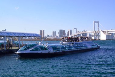 31 Aralık 2023, Tokyo Japonya, Odaiba Sahil Parkı gezi teknesi terminali.