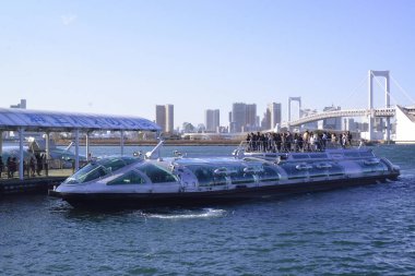 31 Aralık 2023, Tokyo Japonya, Odaiba Sahil Parkı gezi teknesi terminali.