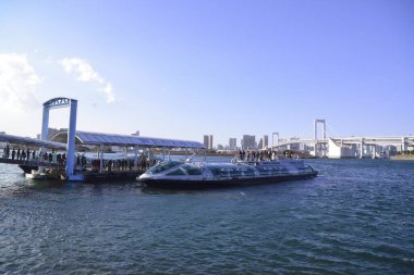 31 Aralık 2023, Tokyo Japonya, Odaiba Sahil Parkı gezi teknesi terminali.