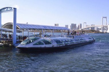 31 Aralık 2023, Tokyo Japonya, Odaiba Sahil Parkı gezi teknesi terminali.