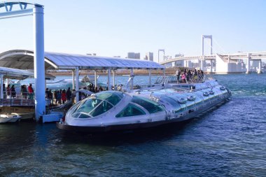 31 Aralık 2023, Tokyo Japonya, Odaiba Sahil Parkı gezi teknesi terminali.