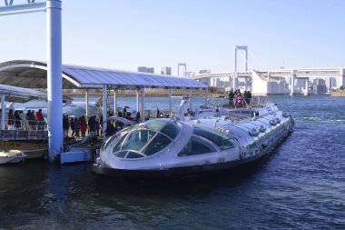 31 Aralık 2023, Tokyo Japonya, Odaiba Sahil Parkı gezi teknesi terminali.