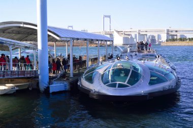 31 Aralık 2023, Tokyo Japonya, Odaiba Sahil Parkı gezi teknesi terminali.