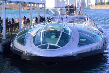 31 Aralık 2023, Tokyo Japonya, Odaiba Sahil Parkı gezi teknesi terminali.