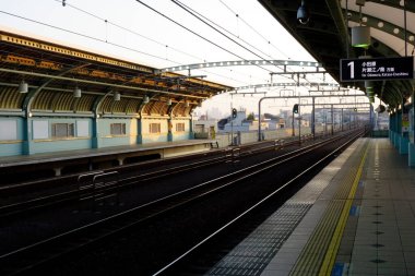 12 / 14 / 2019, Tokyo Japonya, tren istasyonu, otomatik kapı aygıtı.                               