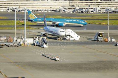    10 / 30 / 2023, Haneda Uluslararası Havaalanı, Tokyo, Japonya pistindeki patern ekipmanı                            