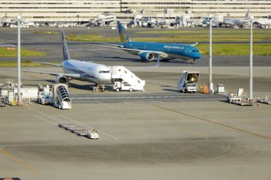    10 / 30 / 2023, Haneda Uluslararası Havaalanı, Tokyo, Japonya pistindeki patern ekipmanı                            