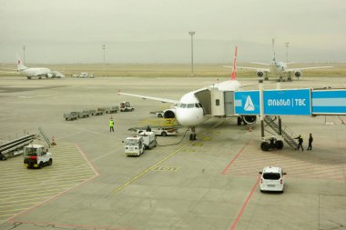 11 / 11 / 2023 Georgia Tiflis Havaalanı 'na varıp gidene kadar havaalanı transfer binasında kaldı.                               
