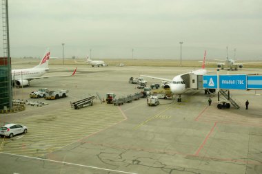 11 / 11 / 2023 Georgia Tiflis Havaalanı 'na varıp gidene kadar havaalanı transfer binasında kaldı.                               