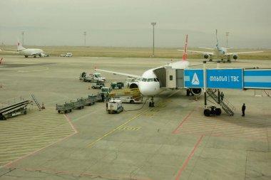 11 / 11 / 2023 Georgia Tiflis Havaalanı 'na varıp gidene kadar havaalanı transfer binasında kaldı.                               