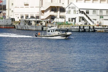   12 / 31 / 2024, Yokosuka Şehri, Kanagawa Bölgesi, Yokosuka Limanı devriye botu                             