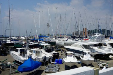     08 / 14 / 2020, Hayama Town, Kanagawa Bölgesi, Japonya, Ağustos, yaz ortası, yakıcı güneşin altında, Hayama Marina, Kanagawa Bölgesi                           