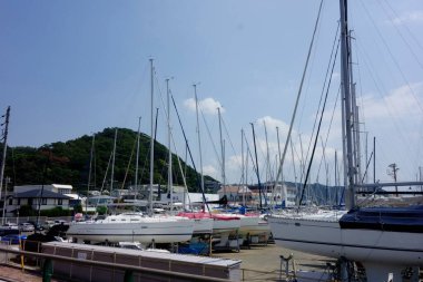    08 / 14 / 2020, Hayama Marina, Kanagawa Bölgesi, Japonya, Ağustos ayı ortasında marina sahnesi                            