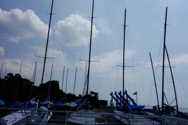  08 / 14 / 2020, Hayama Marina, Kanagawa Bölgesi, Japonya, Ağustos ayı ortasında marina sahnesi                              