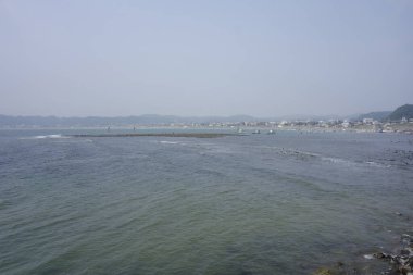   Shonan deniz manzarası yazın ortasında okyanus sisli                             