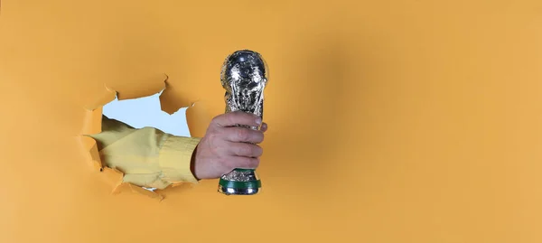 Megaphone Hand Yellow Paper Hole — Stockfoto