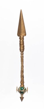 Beyaz arkaplanda izole edilmiş altın mızrak