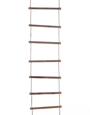 Beyaz arkaplanda izole edilmiş uzun ip merdiven