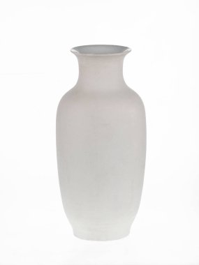 Beyaz arkaplanda izole edilmiş boş seramik vazo