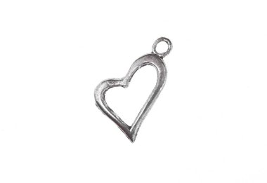 Beyaz arkaplanda izole edilmiş bakır vintage kolye