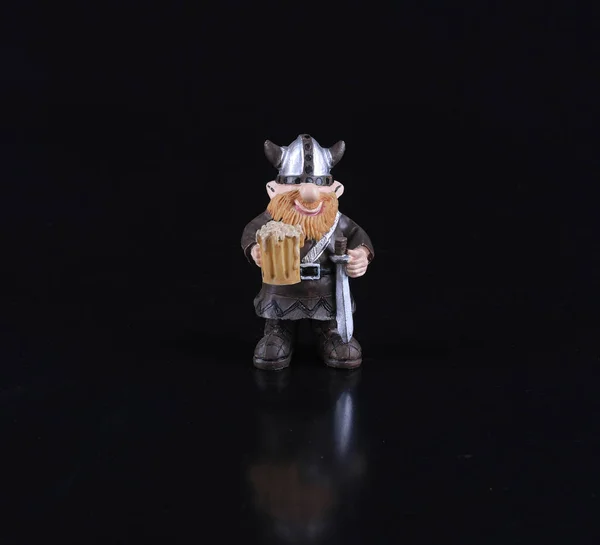 Viking Brinquedo Fundo Preto — Fotografia de Stock