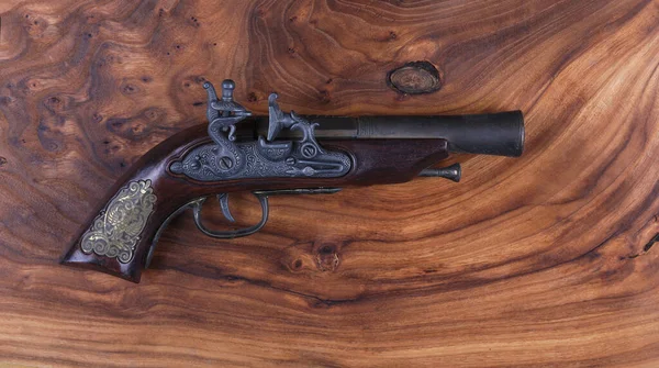 Pistolet Piracki Drewnianym Tle — Zdjęcie stockowe