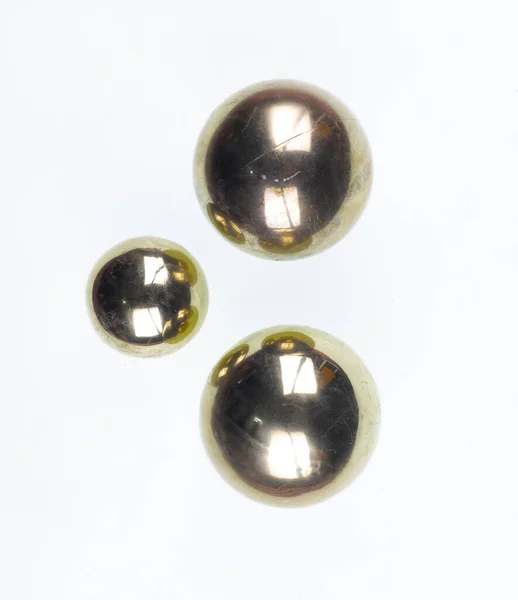 Geometrie Gouden Metalen Ballen Geïsoleerd Witte Achtergrond — Stockfoto